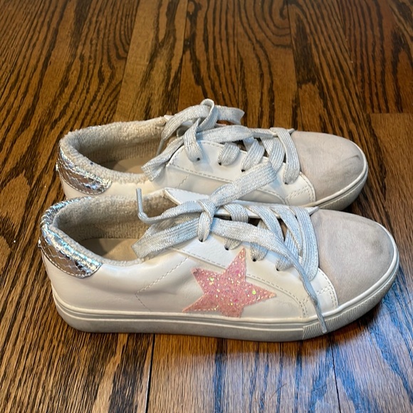 Steve Madden jrezume sneakers star style - Picture 2 of 6